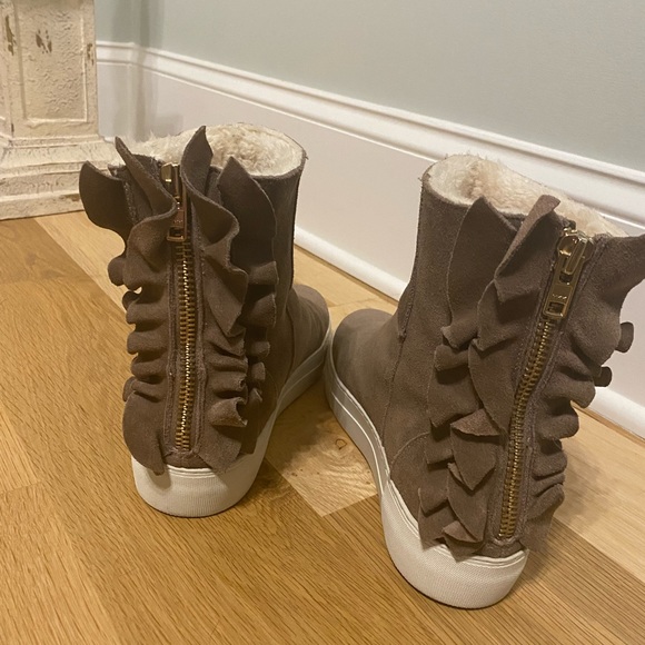 J/Slides AZALEA fleece lined Boots with back zipper and ruffles - Picture 2 of 6